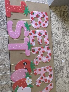 Berry 1st Yard Steaks - Pink Strawberry Letters & Pink Boxes (Spelling ONE)